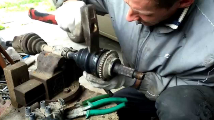 Замена шруса Mazda