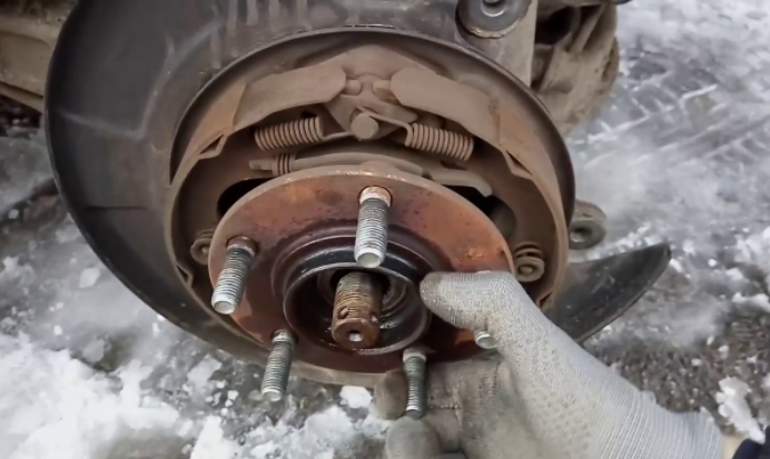 Замена ступичного подшипника Mitsubishi