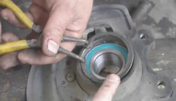 Замена ступичного подшипника Chevrolet